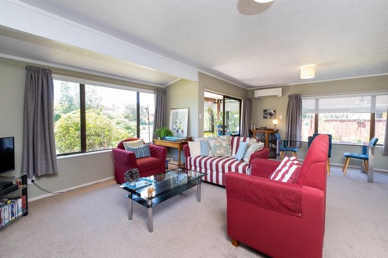 Photo of property in 2 Kotuku Place, Taradale, Napier, 4112