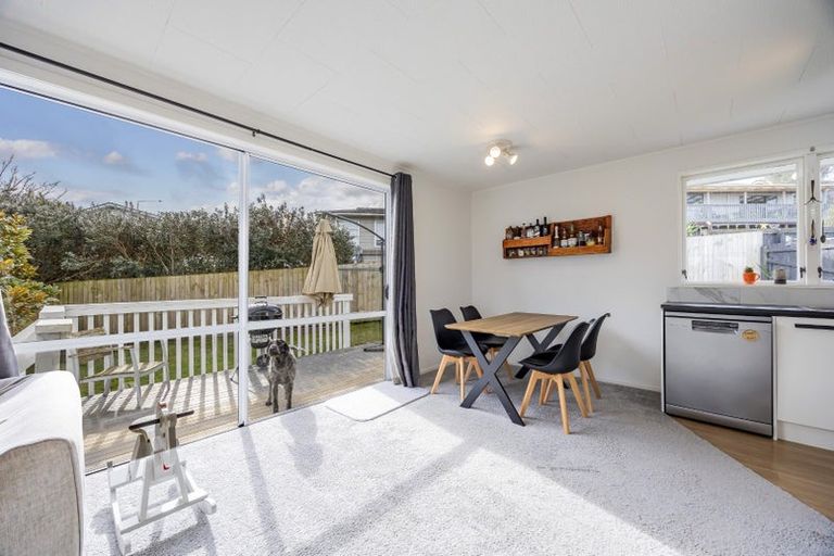 Photo of property in 17 Magdalen Place, West Harbour, Auckland, 0618