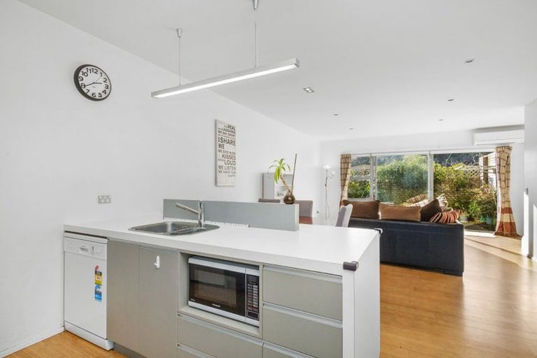 Photo of property in 73 Saddleback Grove, Karori, Wellington, 6012