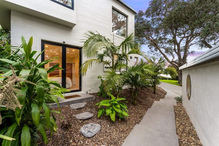Photo of property in 10 Zita Avenue, Matakatia, Whangaparaoa, 0930