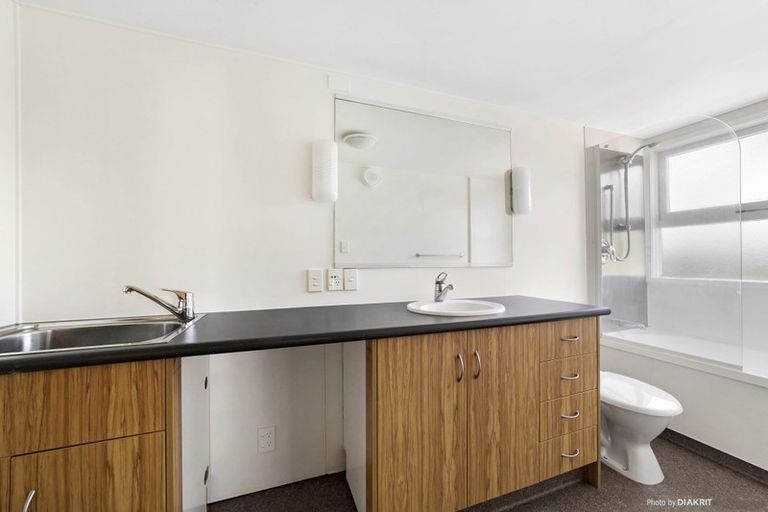 Photo of property in 24u4 Patanga Crescent, Thorndon, Wellington, 6011