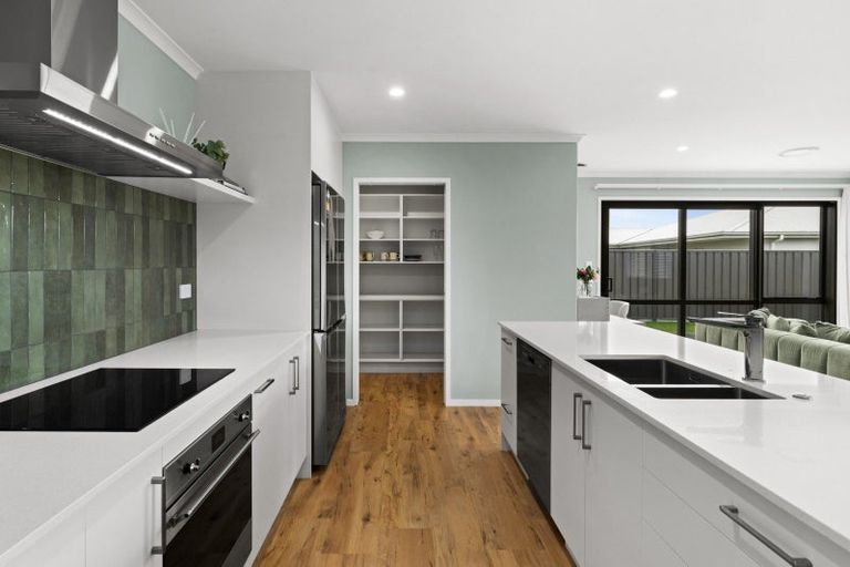 Photo of property in 11 Tutira Place, Poraiti, 4112