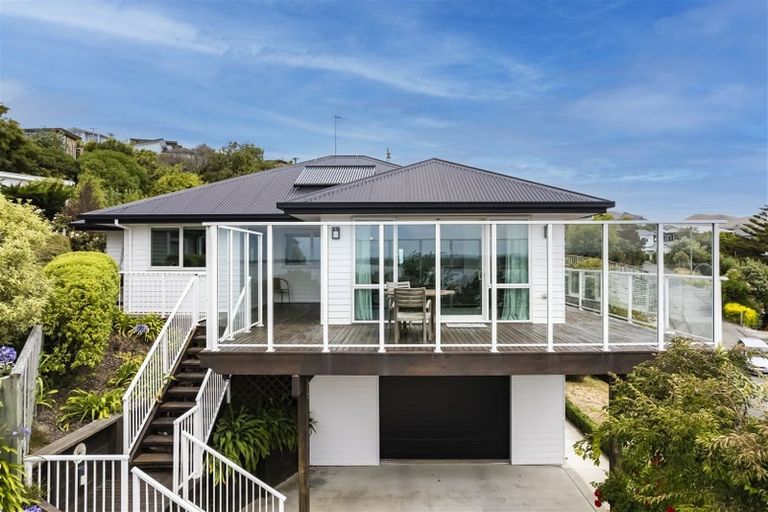 Photo of property in 19 The Brae, Mount Pleasant, Christchurch, 8081