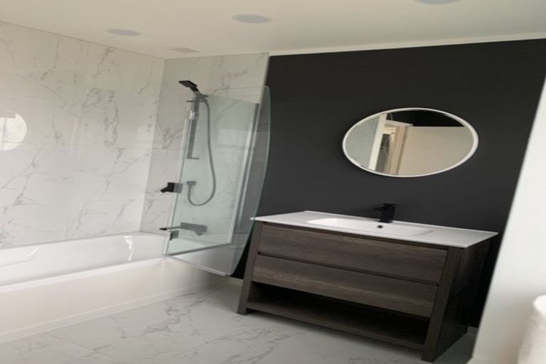 Photo of property in 50 Colwill Road, Massey, Auckland, 0614