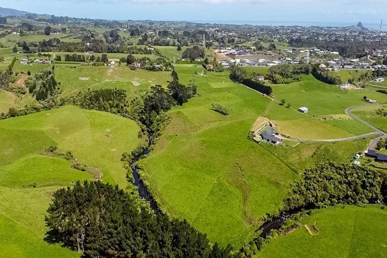 Photo of property in 481 Carrington Road, Hurworth, New Plymouth, 4371
