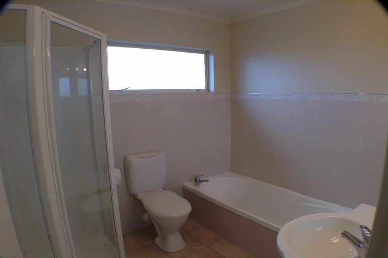 Photo of property in 1/174 Centreway Road, Orewa, 0931
