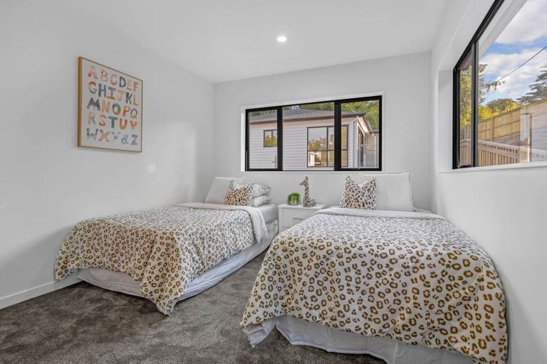 Photo of property in 8b South Lynn Road, Titirangi, Auckland, 0604