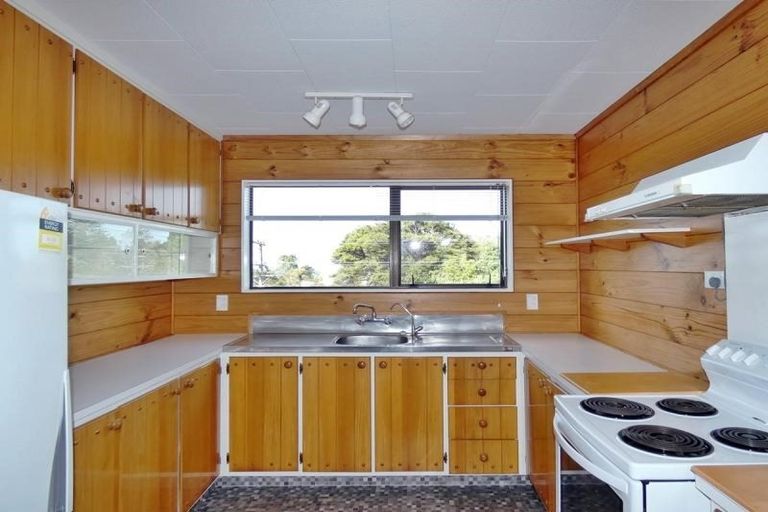 Photo of property in 57 Cliff View Drive, Green Bay, Auckland, 0604