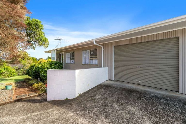 Photo of property in 4212a/2 Great North Road, Glendene, Auckland, 0602