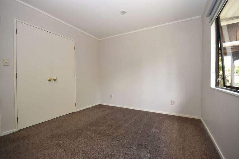 Photo of property in 4 Glen Close, Glen Eden, Auckland, 0602