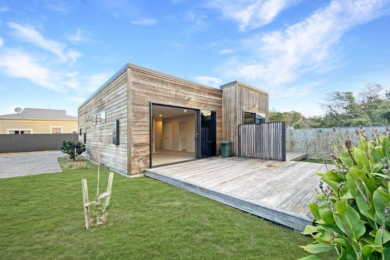 Photo of property in 2/22 Pascal Street, Palmerston North, 4410