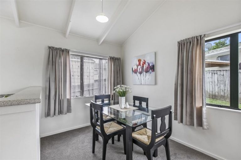 Photo of property in 29 Loughanure Place, Massey, Auckland, 0614