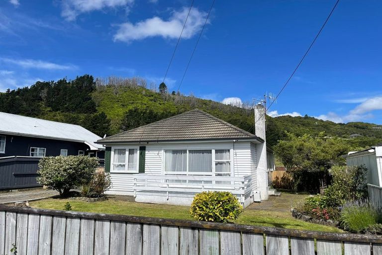 Photo of property in 18 Nelson Crescent, Wainuiomata, Lower Hutt, 5014