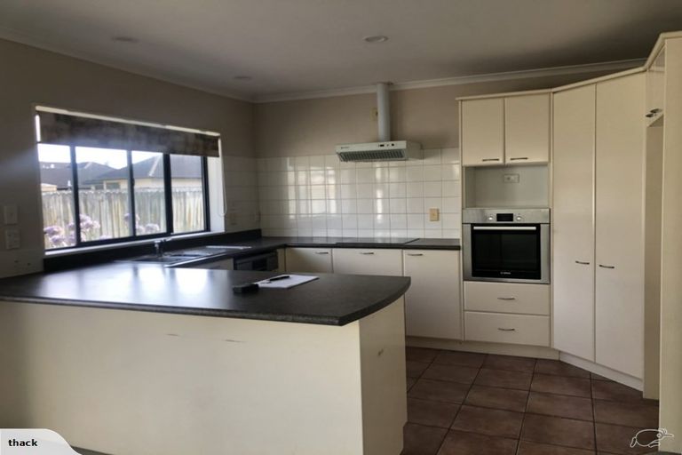 Photo of property in 3 Naul Place, East Tamaki Heights, Auckland, 2016