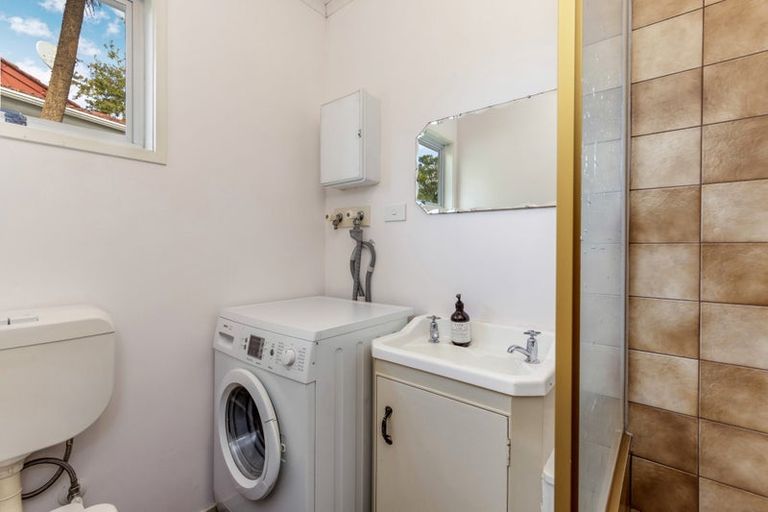 Photo of property in 102 Glendale Road, Glen Eden, Auckland, 0602