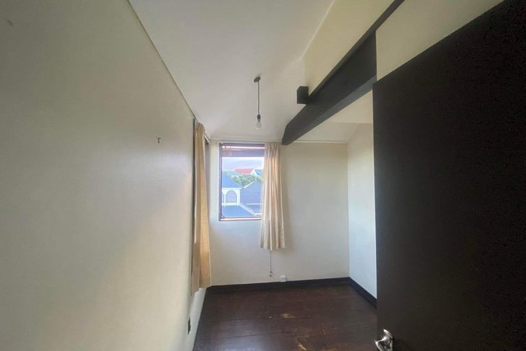 Photo of property in 140 Akaroa Drive, Maupuia, Wellington, 6022