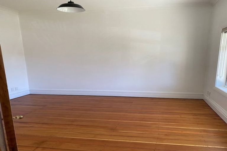 Photo of property in 17 Te Wharepouri Street, Berhampore, Wellington, 6023