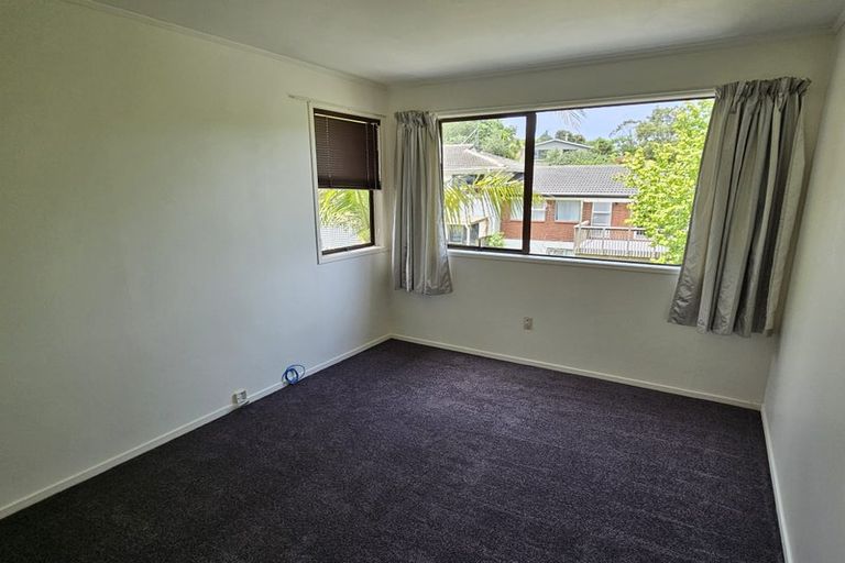 Photo of property in 1/4 Tallington Crescent, Torbay, Auckland, 0630