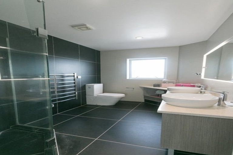 Photo of property in 69 Bordeaux Parade, Te Atatu South, Auckland, 0610
