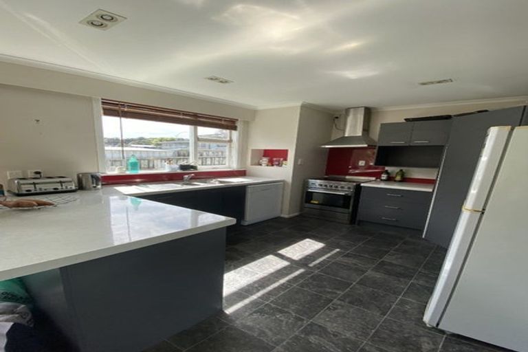 Photo of property in 199u3 Newlands Road, Newlands, Wellington, 6037