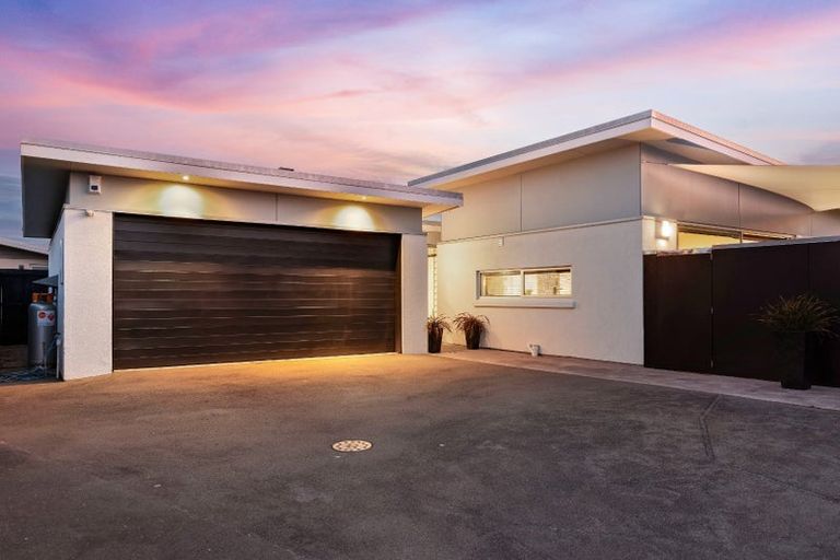 Photo of property in 11 Linkwater Way, Parklands, Christchurch, 8083