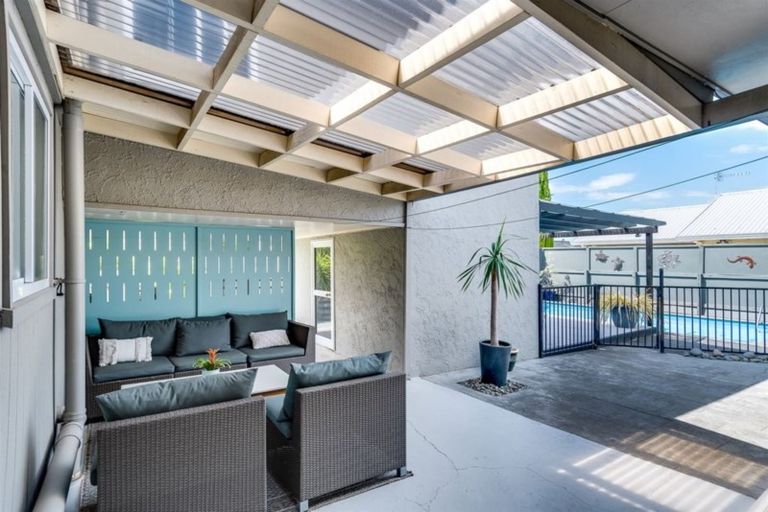 Photo of property in 37 Avondale Road, Taradale, Napier, 4112