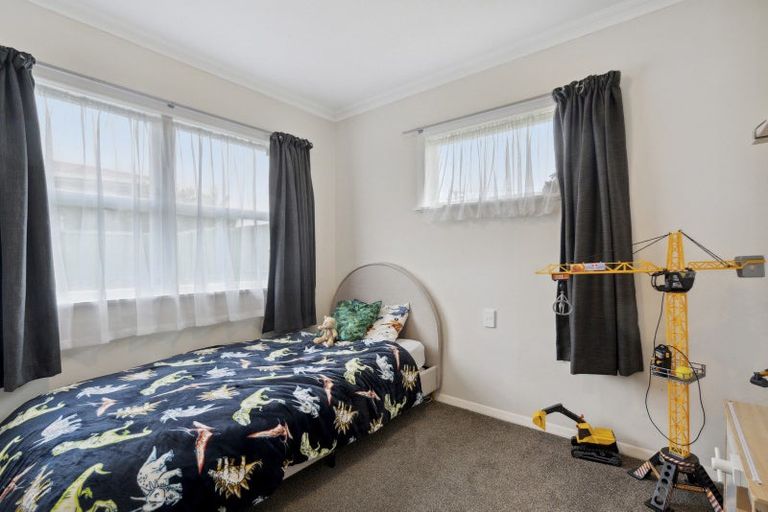 Photo of property in 2 Selwyn Street, Levin, 5510