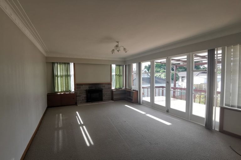 Photo of property in 17 Peach Road, Glenfield, Auckland, 0629