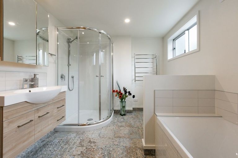 Photo of property in 2 Matthews Place, Taradale, Napier, 4112