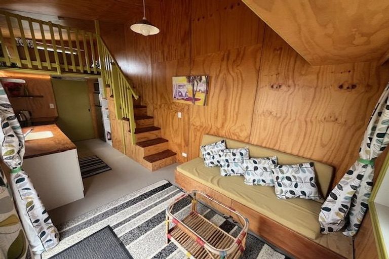 Photo of property in 51 Onewa Road, Northcote, Auckland, 0627
