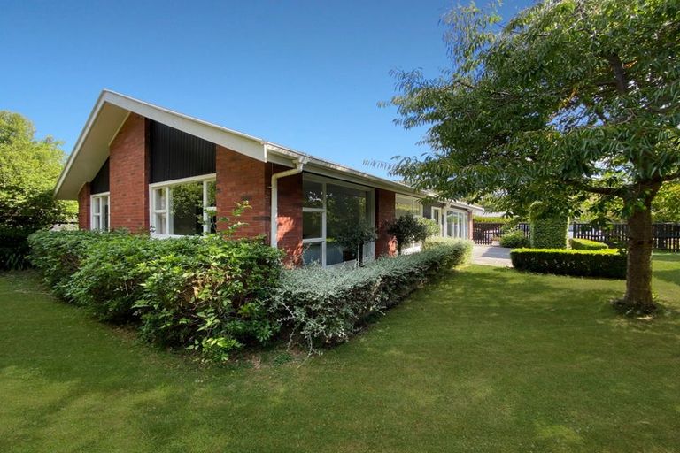 Photo of property in 17 Landsdowne Terrace, Cashmere, Christchurch, 8022