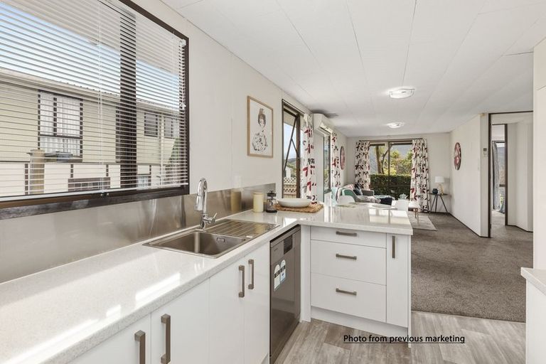 Photo of property in 2 Mcmanaway Grove, Stokes Valley, Lower Hutt, 5019