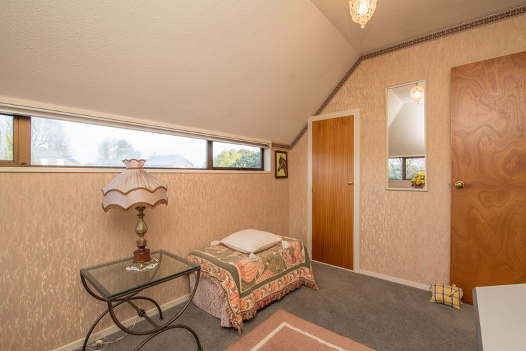 Photo of property in 2 Kent Lodge Avenue, Avonhead, Christchurch, 8042