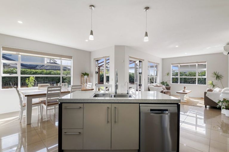 Photo of property in 4 Laurel Oak Drive, Schnapper Rock, Auckland, 0632