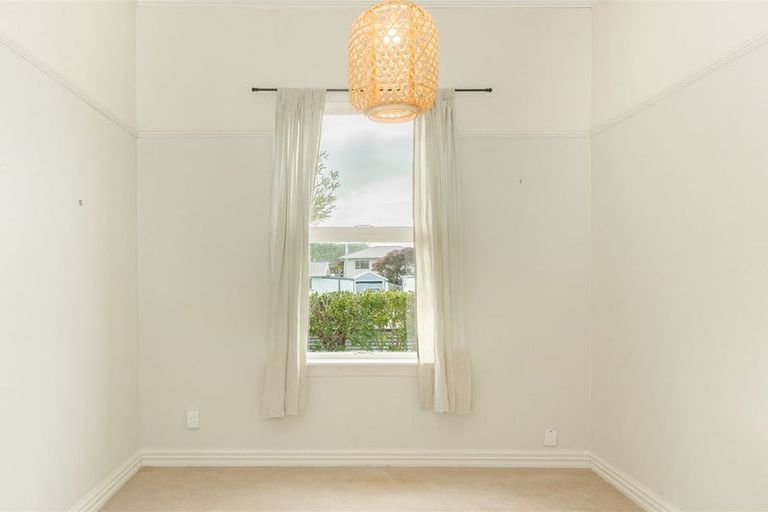 Photo of property in 9 Queen Street, Westport, 7825