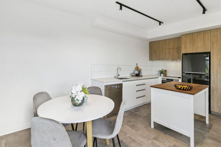 Photo of property in 6/69 Tiketike Way, Brooklyn, Wellington, 6021