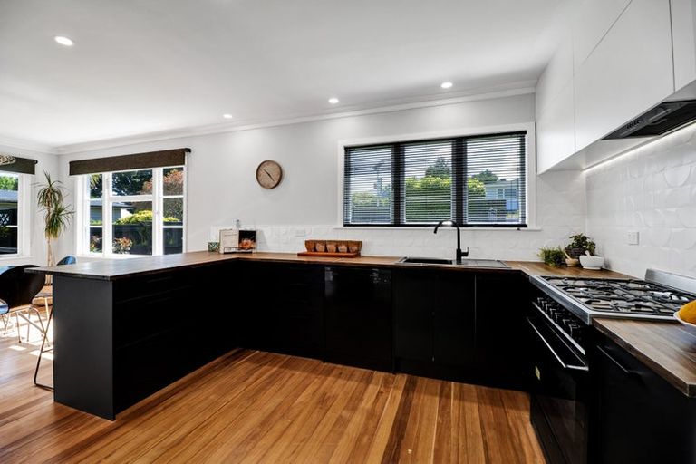 Photo of property in 226 Tukapa Street, Westown, New Plymouth, 4310