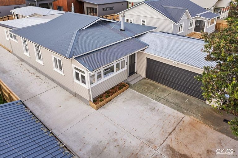 Photo of property in 64 Bell Road, Waiwhetu, Lower Hutt, 5010