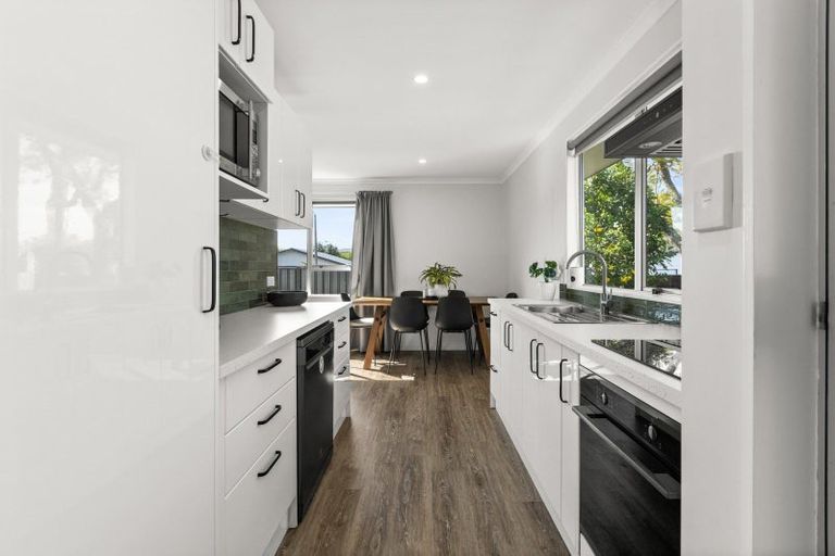 Photo of property in 4 Otatara Road, Taradale, Napier, 4112