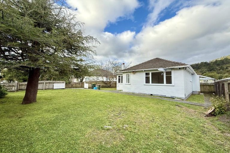 Photo of property in 19 Wood Street, Wainuiomata, Lower Hutt, 5014