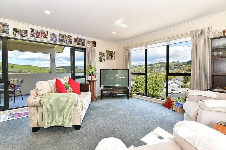 Photo of property in 16 Te Kauri Place, Helensville, 0800