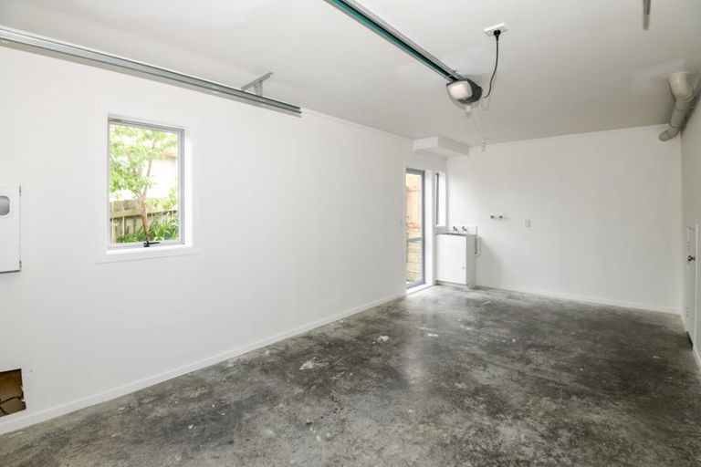 Photo of property in 75 Dress Circle, Newlands, Wellington, 6037