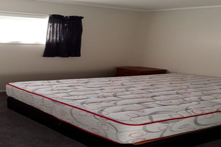 Photo of property in 64 Glenbervie Crescent, Massey, Auckland, 0614