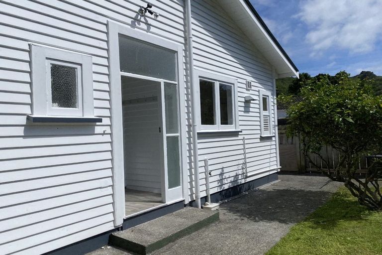 Photo of property in 26 Weka Street, Miramar, Wellington, 6022