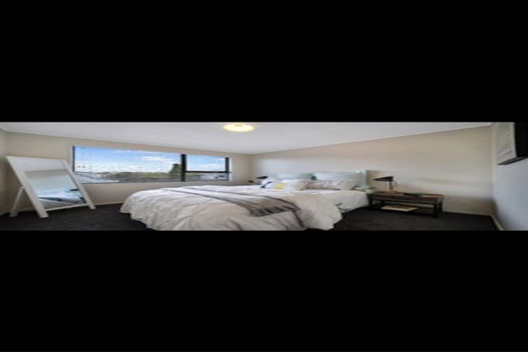 Photo of property in 1/14 Moxham Grove, Massey, Auckland, 0614