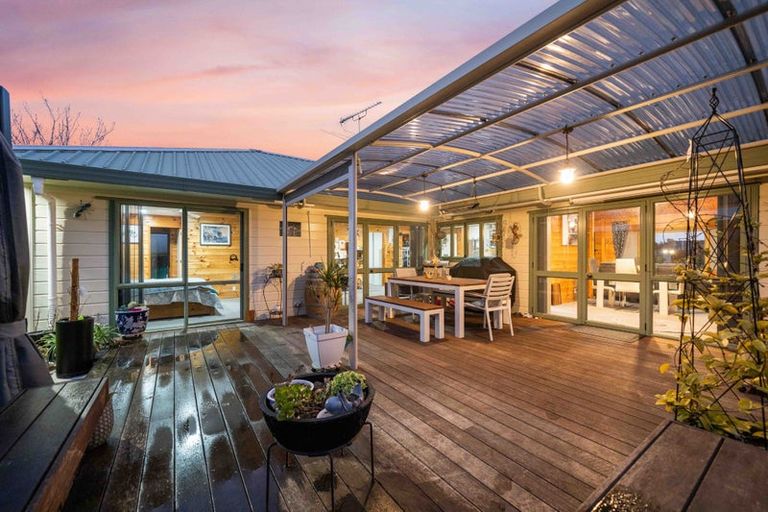 Photo of property in 1 Coolen Place, Tuakau, 2121