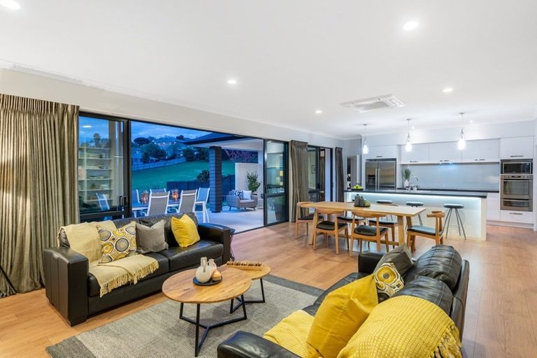 Photo of property in 122 Oteki Park Drive, Welcome Bay, Tauranga, 3112