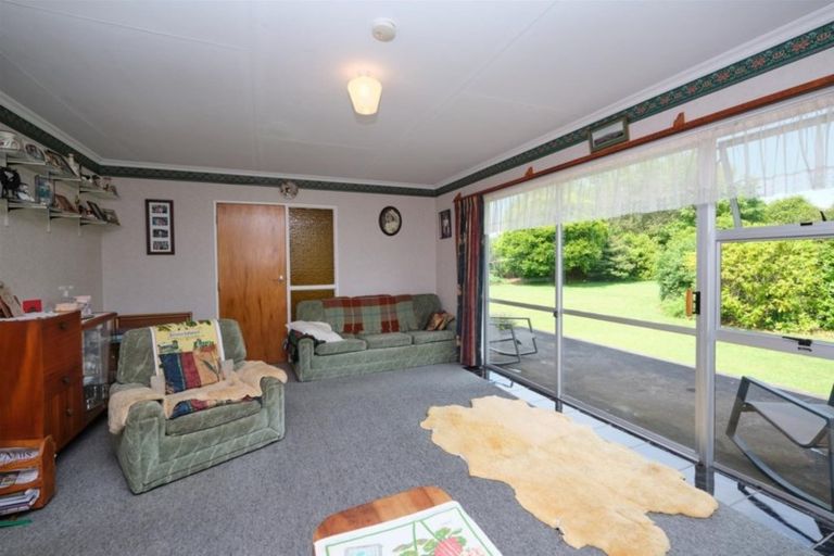 Photo of property in 33 Castle Street, Eltham, 4322