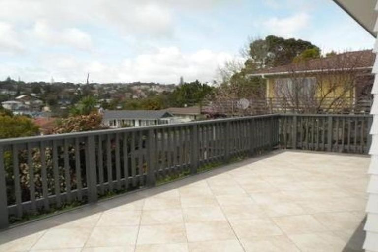 Photo of property in 60 Kia Ora Road, Beach Haven, Auckland, 0626