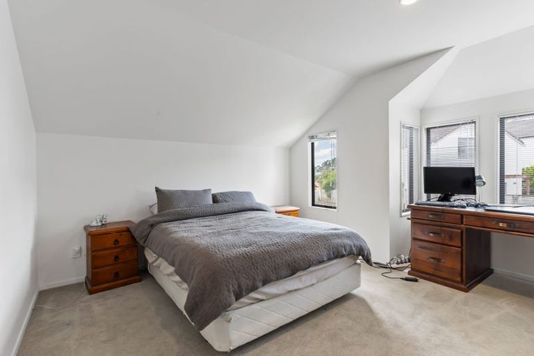 Photo of property in 3/64 Schnapper Rock Road, Schnapper Rock, Auckland, 0632